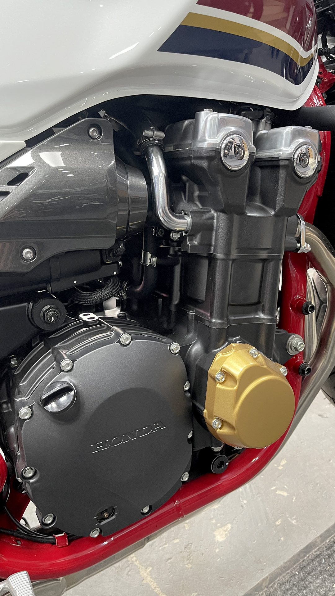 Động cơ khủng 1300cc Honda CB1300SF 2022